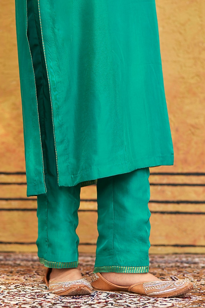 Green Pure Silk Hand Embroidered Kurta Set by Weaverstory at Pernia's Pop Up Shop