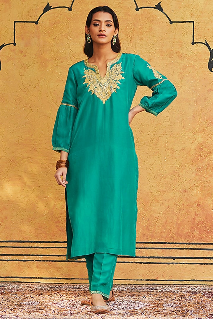 Green Pure Silk Hand Embroidered Kurta Set by Weaverstory at Pernia's Pop Up Shop
