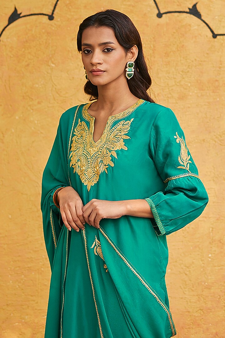Green Pure Silk Hand Embroidered Kurta Set by Weaverstory at Pernia's Pop Up Shop