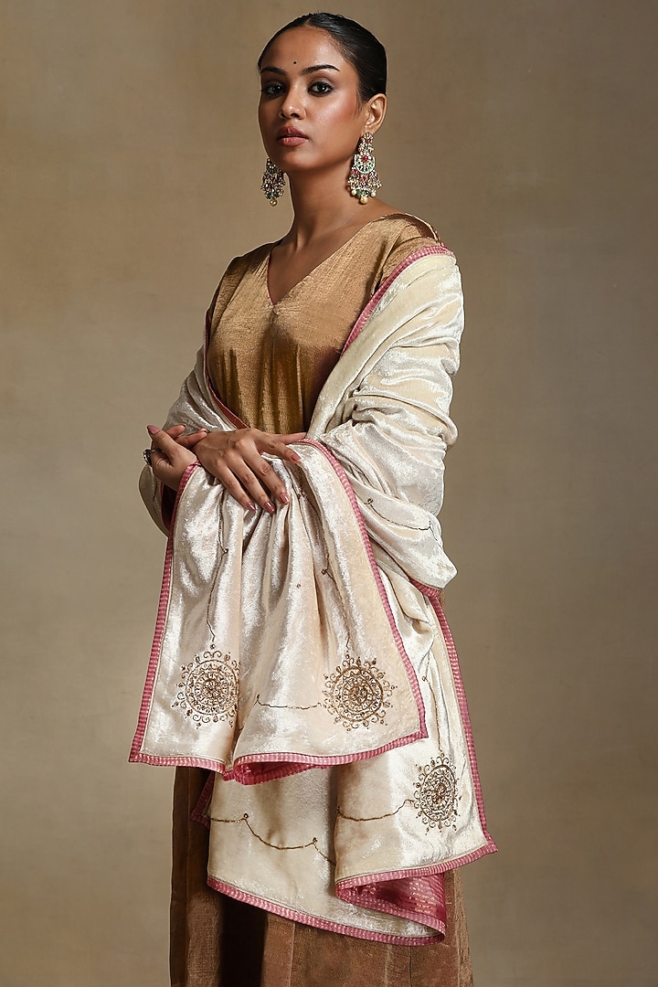 Off-White Silk Velvet Hand Embroidered Dushala by Weaverstory at Pernia's Pop Up Shop
