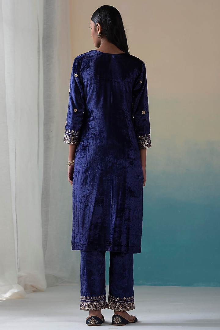 Navy Blue Hand Embroidered Kurta Set by Weaverstory at Pernia's Pop Up Shop