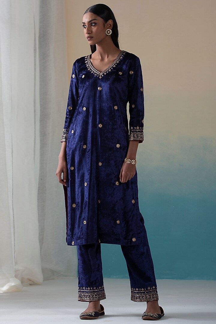 Navy Blue Hand Embroidered Kurta Set by Weaverstory at Pernia's Pop Up Shop