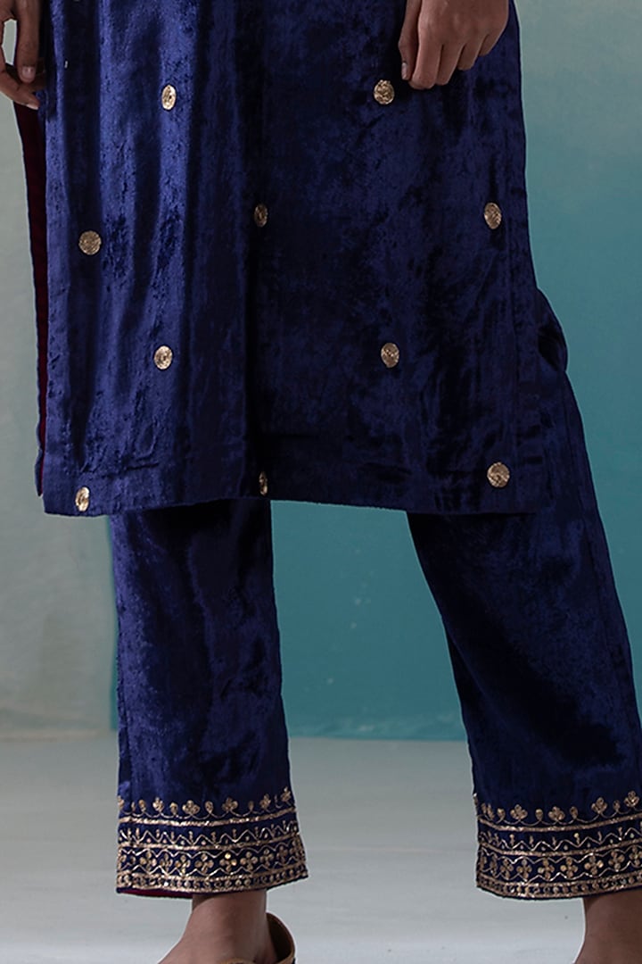 Navy Blue Hand Embroidered Kurta Set by Weaverstory at Pernia's Pop Up Shop