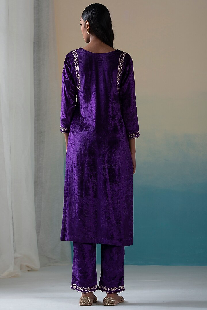 Clear Purple Hand Embroidered Kurta Set by Weaverstory at Pernia's Pop Up Shop