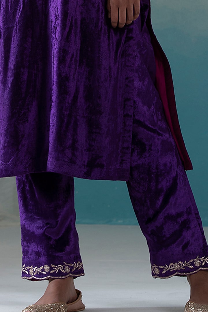 Clear Purple Hand Embroidered Kurta Set by Weaverstory at Pernia's Pop Up Shop