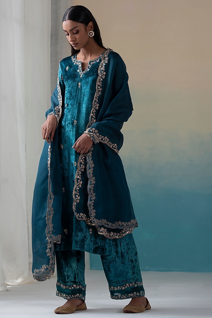 Teal Blue Hand Embroidered Kurta Set by Weaverstory at Pernia's Pop Up Shop