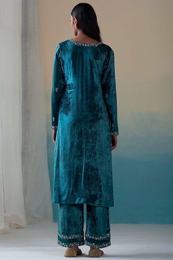 Teal Blue Hand Embroidered Kurta Set by Weaverstory at Pernia's Pop Up Shop