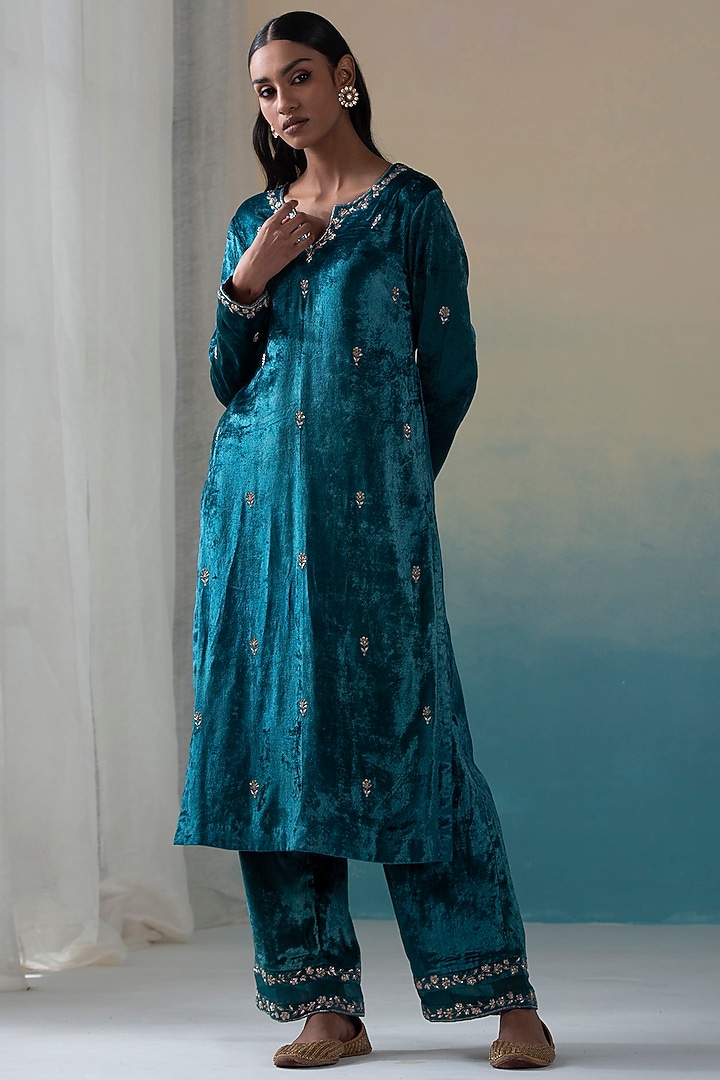 Teal Blue Hand Embroidered Kurta Set by Weaverstory at Pernia's Pop Up Shop