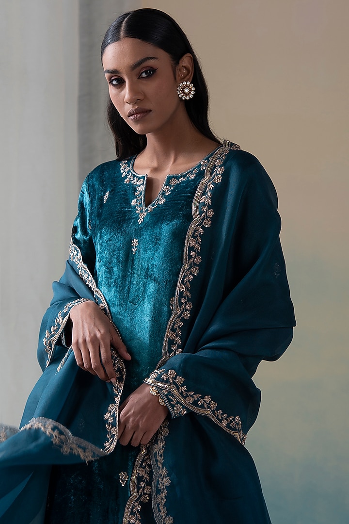 Teal Blue Hand Embroidered Kurta Set by Weaverstory at Pernia's Pop Up Shop