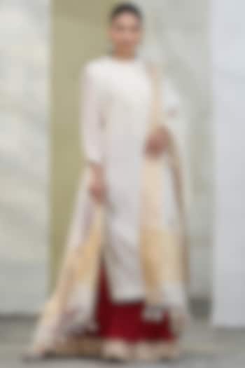 White Embroidered Kurta Set by Weaverstory at Pernia's Pop Up Shop