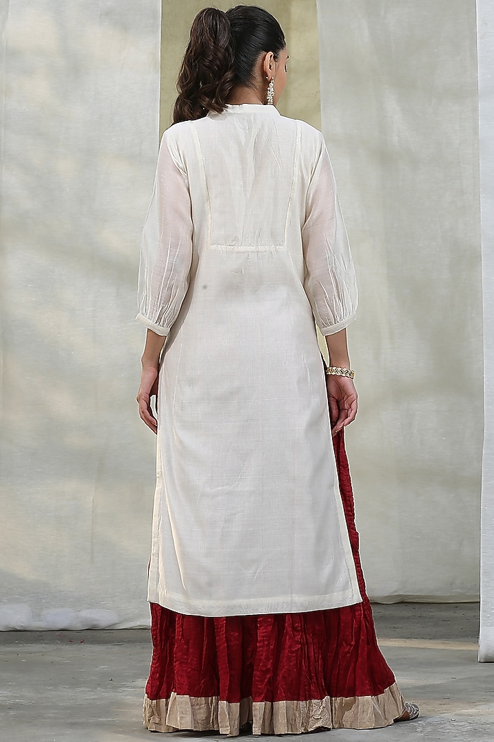White Embroidered Kurta Set by Weaverstory at Pernia's Pop Up Shop