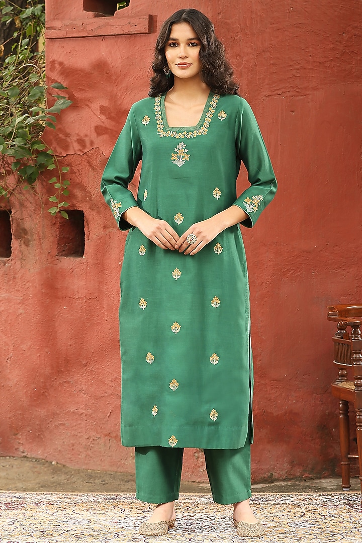 Sage Green Pure Chanderi Silk Motif Embroidered Kurta Set by Weaverstory at Pernia's Pop Up Shop
