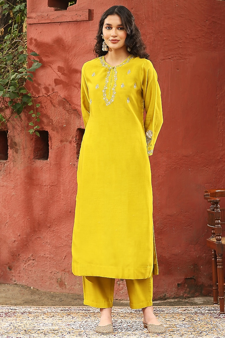 Lime Green Pure Chanderi Silk Motif Embroidered Kurta Set by Weaverstory at Pernia's Pop Up Shop