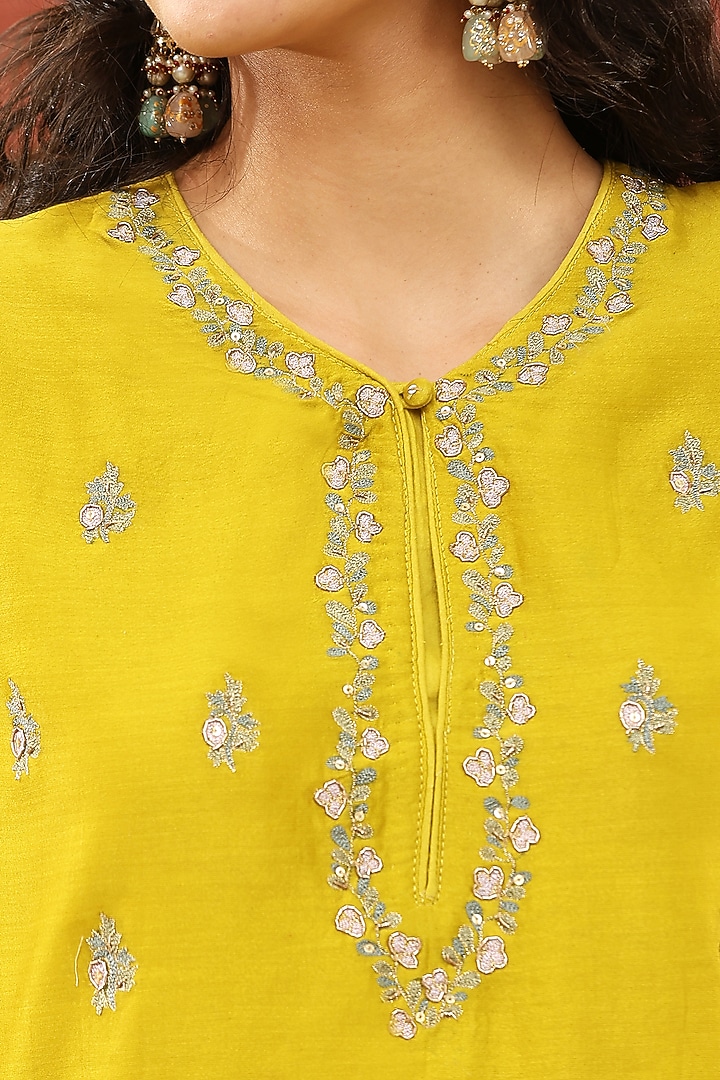 Lime Green Pure Chanderi Silk Motif Embroidered Kurta Set by Weaverstory at Pernia's Pop Up Shop