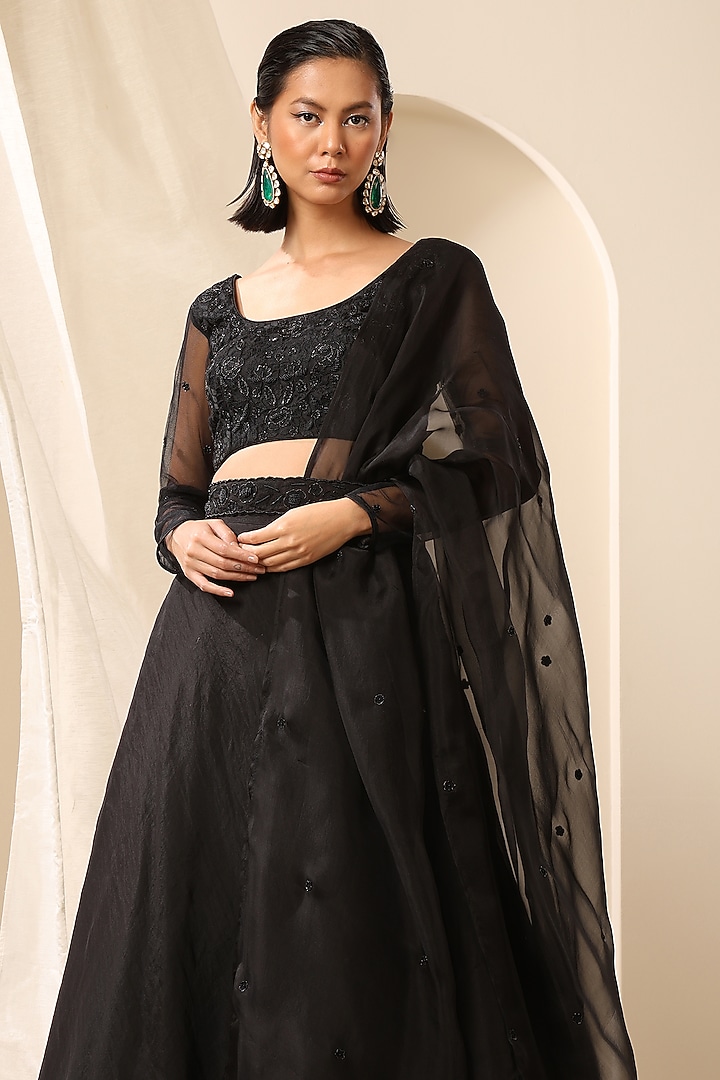 Black Pure Organza Wedding Lehenga Set by Weaverstory at Pernia's Pop Up Shop