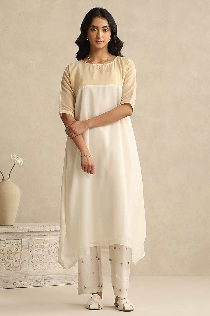 Off-White Handloom Mul Chanderi & Cotton Tissue Embroidered Kurta Set by Weaverstory at Pernia's Pop Up Shop