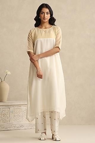 Off-White Handloom Mul Chanderi & Cotton Tissue Embroidered Kurta Set by Weaverstory