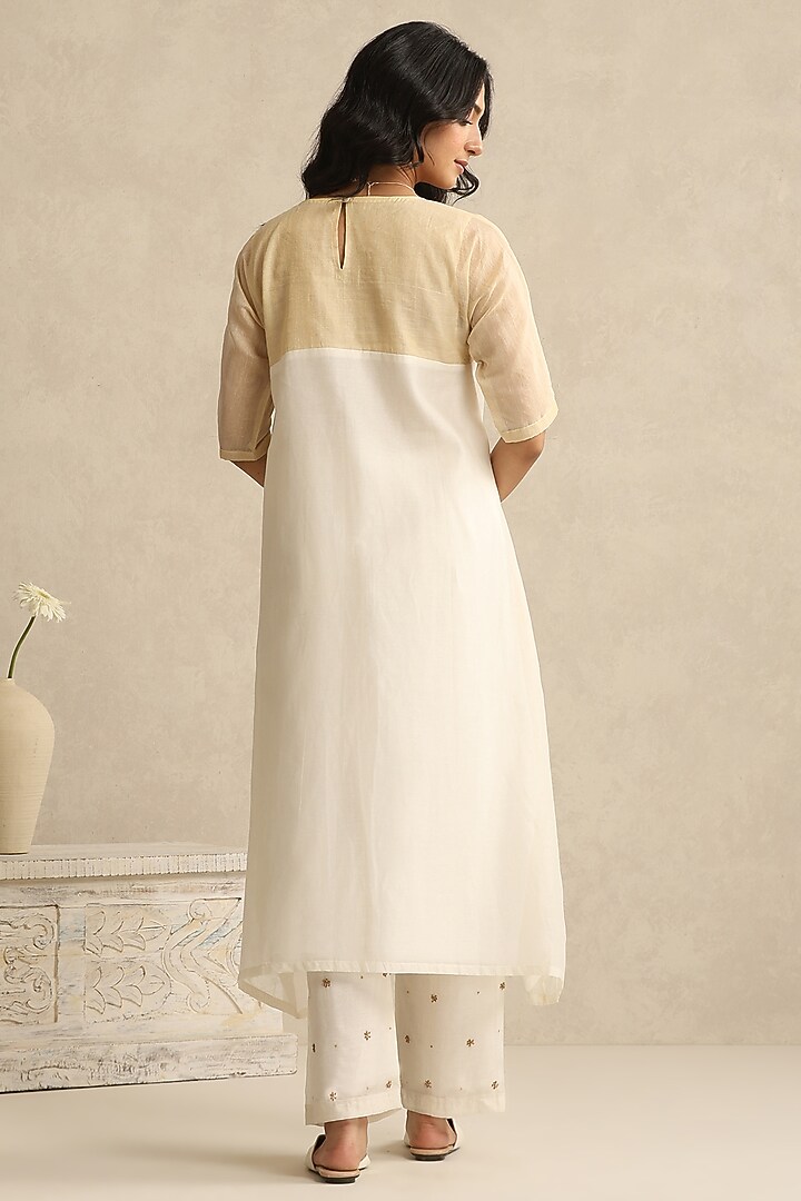 Off-White Handloom Mul Chanderi & Cotton Tissue Embroidered Kurta Set by Weaverstory at Pernia's Pop Up Shop