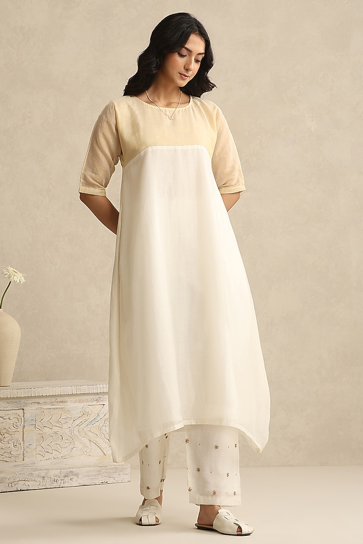 Off-White Handloom Mul Chanderi & Cotton Tissue Embroidered Kurta Set by Weaverstory at Pernia's Pop Up Shop