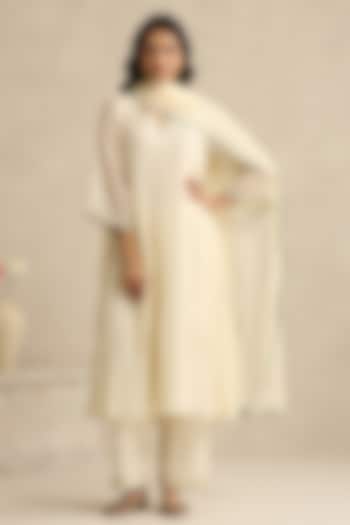 Ivory Handloom Mul Chanderi Hand Embroidered Kurta Set by Weaverstory at Pernia's Pop Up Shop