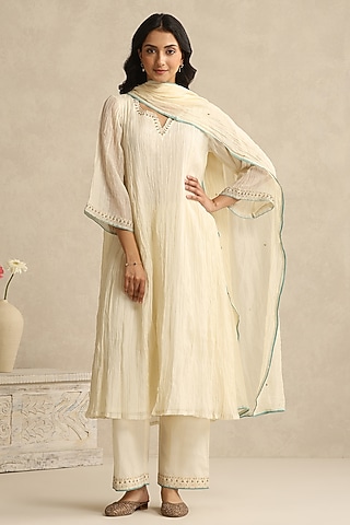Ivory Handloom Mul Chanderi Hand Embroidered Kurta Set by Weaverstory
