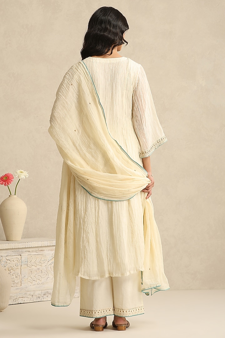 Ivory Handloom Mul Chanderi Hand Embroidered Kurta Set by Weaverstory at Pernia's Pop Up Shop