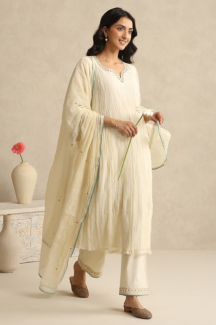 Ivory Handloom Mul Chanderi Hand Embroidered Kurta Set by Weaverstory at Pernia's Pop Up Shop
