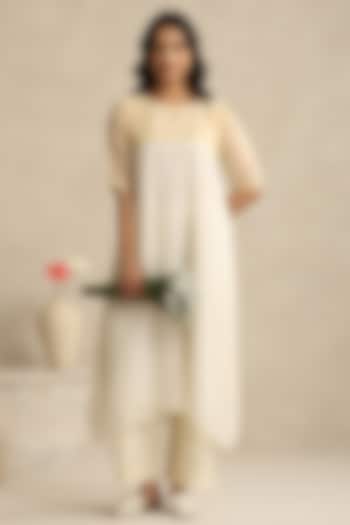 White Handloom Mul Chanderi & Cotton Tissue Kurta Set by Weaverstory at Pernia's Pop Up Shop