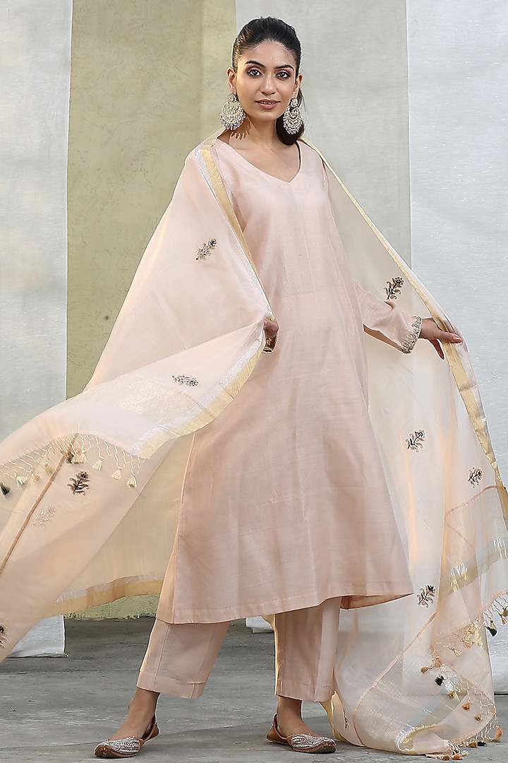 Peach Handwoven Floral Embroidered Dupatta by Weaverstory