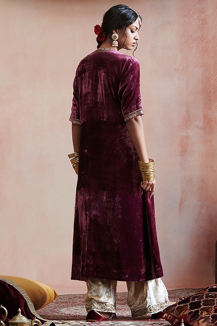 Purple Velvet Hand Embroidered Kurta Set by Weaverstory at Pernia's Pop Up Shop