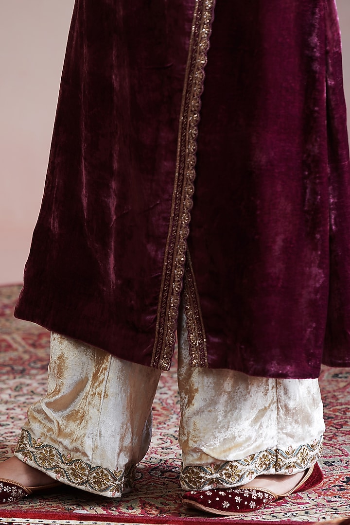 Purple Velvet Hand Embroidered Kurta Set by Weaverstory at Pernia's Pop Up Shop
