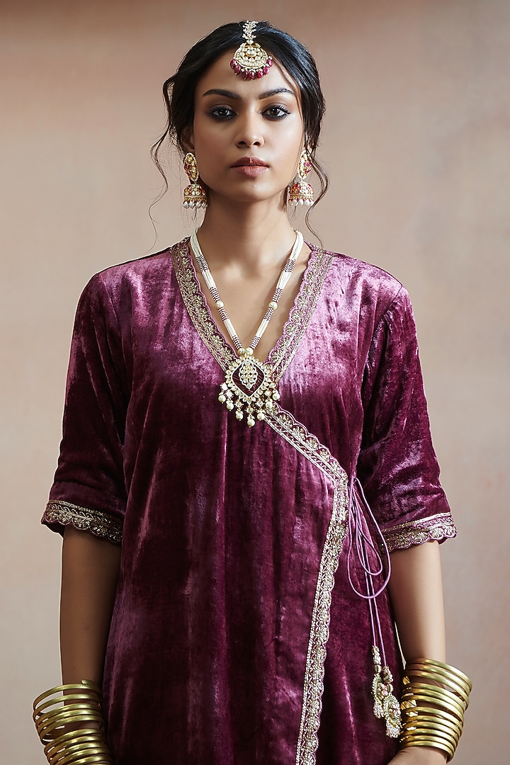 Purple Velvet Hand Embroidered Kurta Set by Weaverstory at Pernia's Pop Up Shop