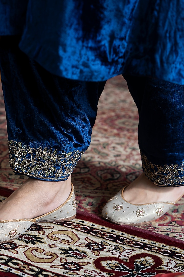 Navy Blue Velvet Hand Embroidered Kurta Set by Weaverstory at Pernia's Pop Up Shop