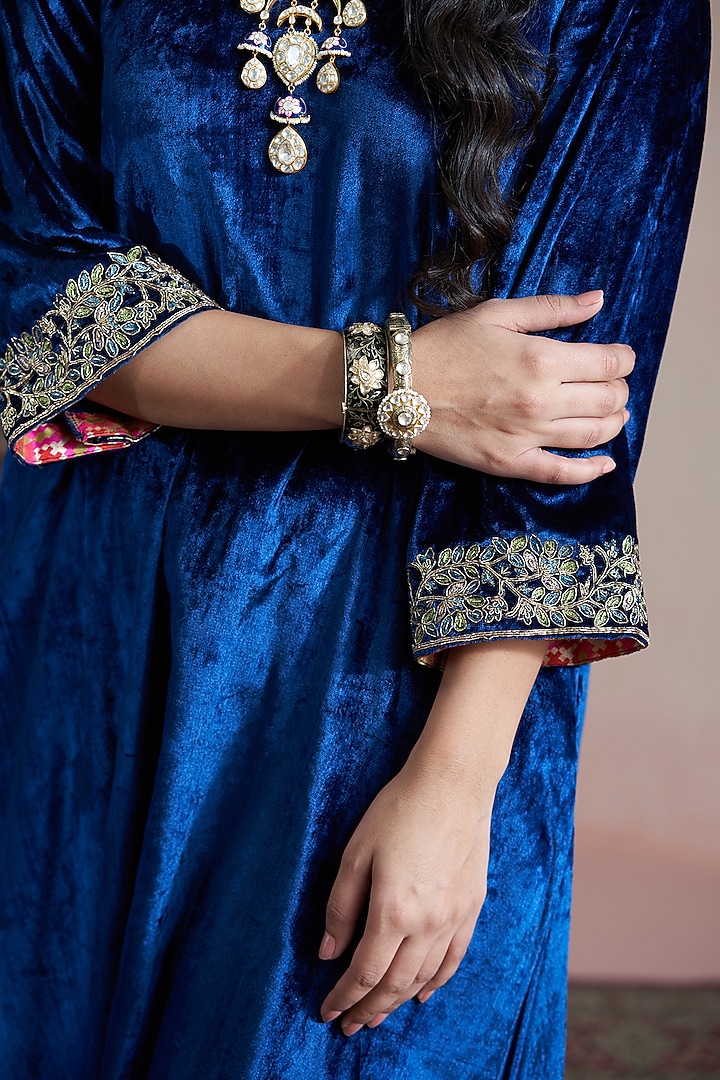 Navy Blue Velvet Hand Embroidered Kurta Set by Weaverstory at Pernia's Pop Up Shop