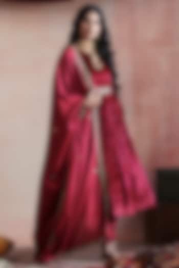 Maroon Velvet Hand Embroidered Kurta Set by Weaverstory at Pernia's Pop Up Shop