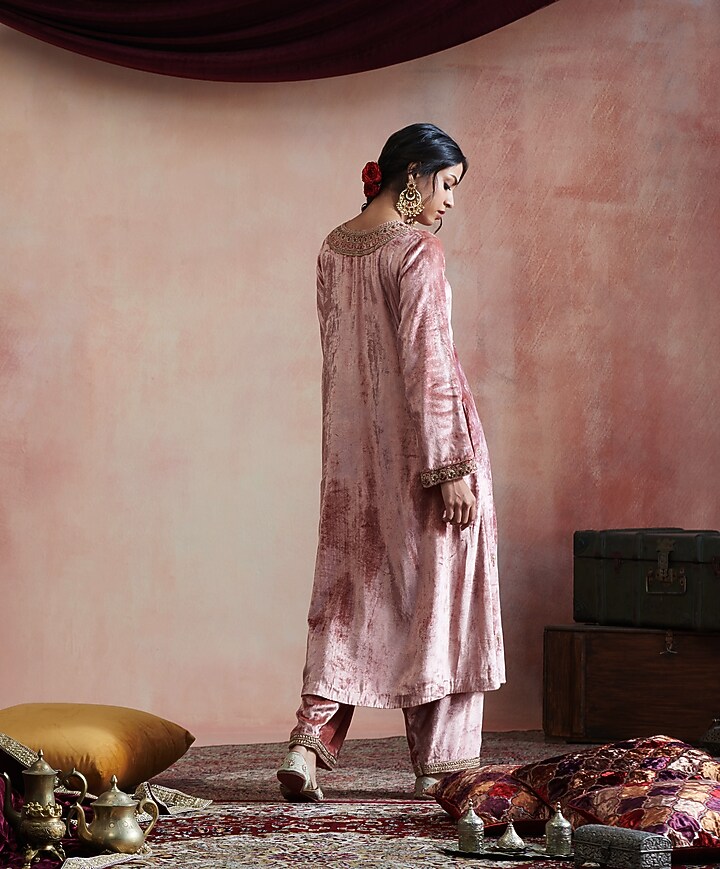 Peach Velvet Hand Embroidered Kurta Set by Weaverstory at Pernia's Pop Up Shop