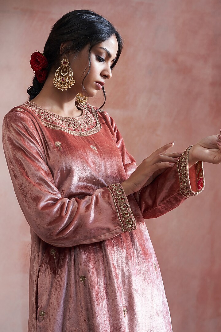 Peach Velvet Hand Embroidered Kurta Set by Weaverstory at Pernia's Pop Up Shop