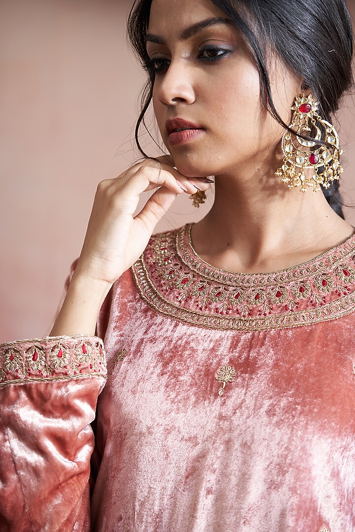 Peach Velvet Hand Embroidered Kurta Set by Weaverstory at Pernia's Pop Up Shop