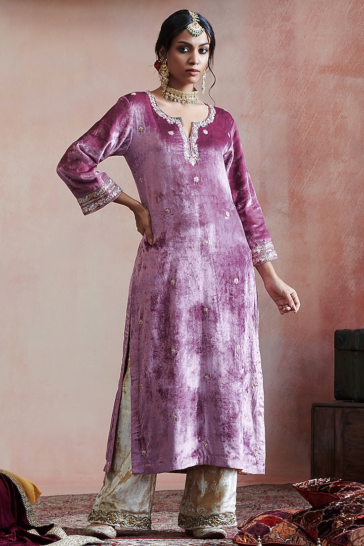 Purple Velvet Hand Embroidered Kurta Set by Weaverstory at Pernia's Pop Up Shop