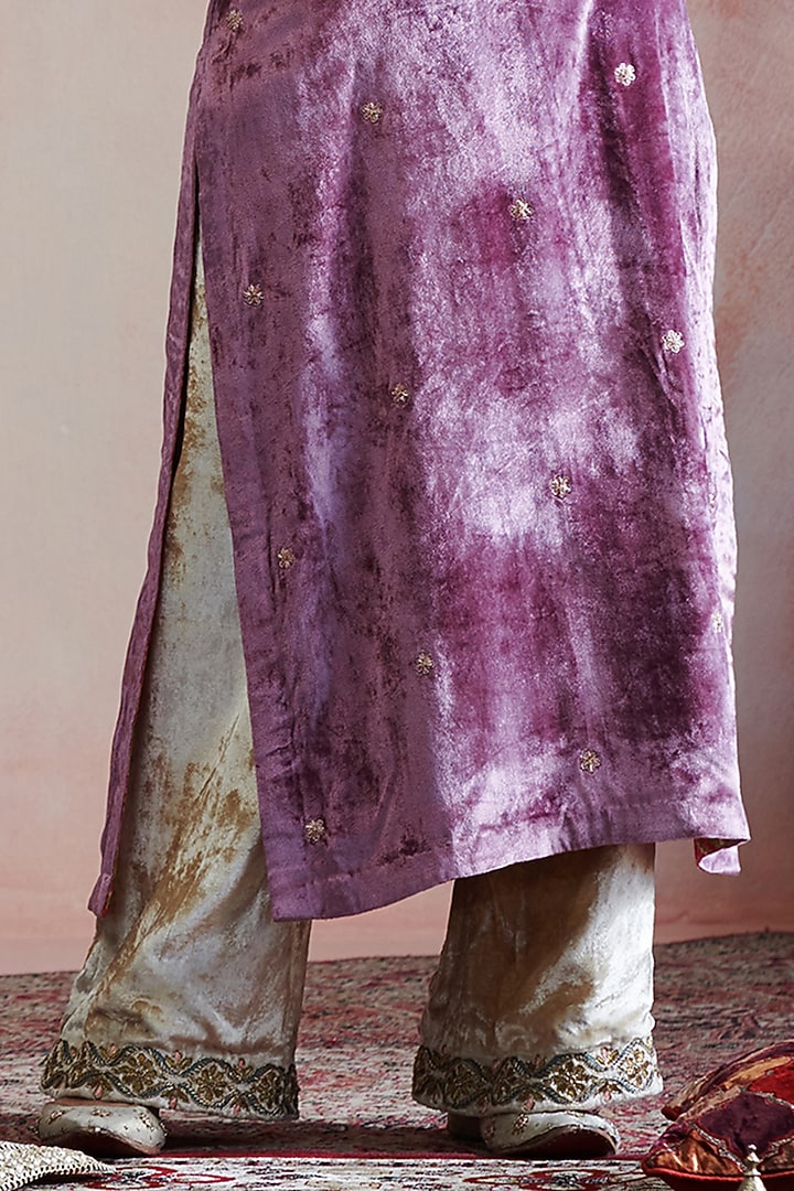 Purple Velvet Hand Embroidered Kurta Set by Weaverstory at Pernia's Pop Up Shop