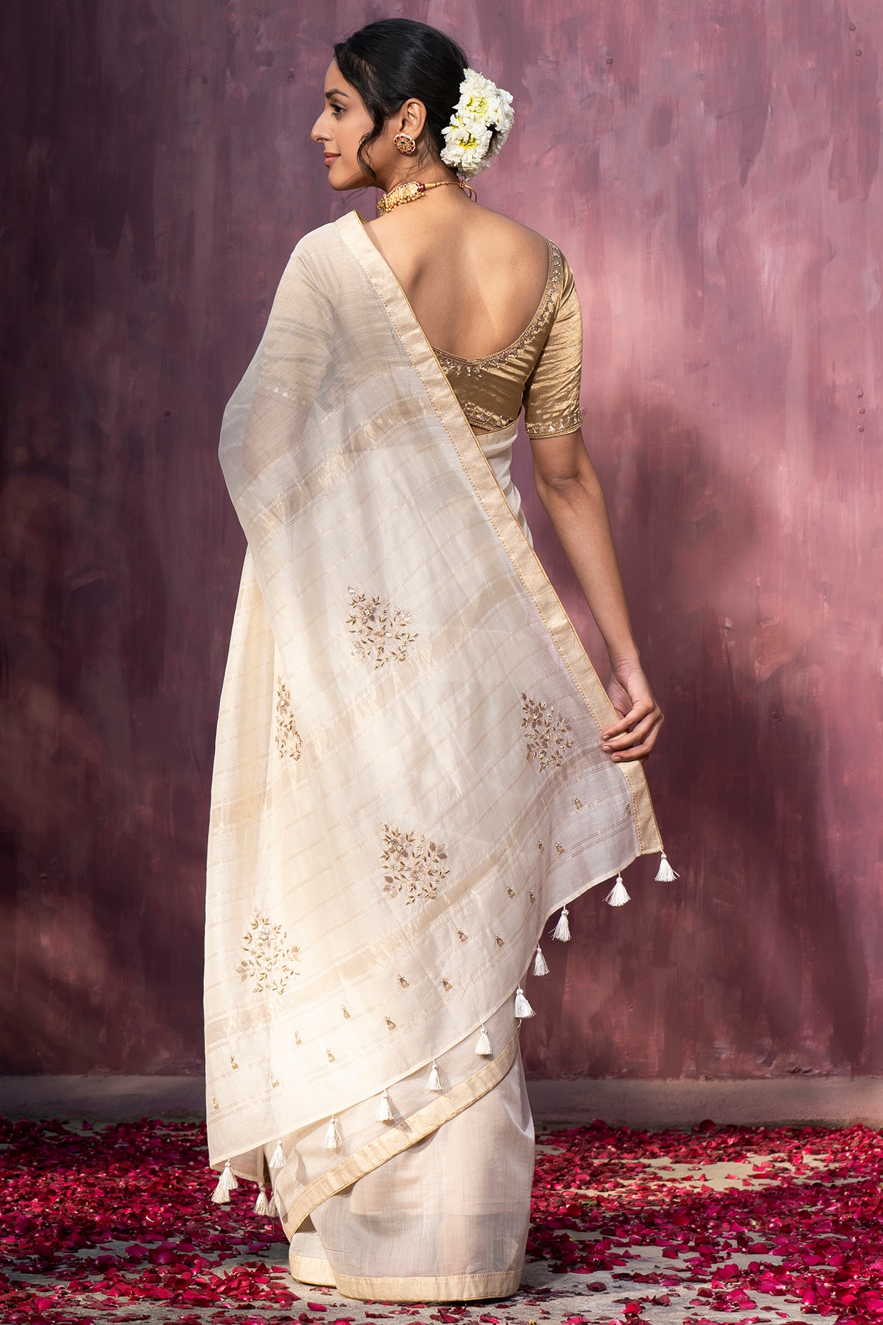 White Soft Linen Silk Saree With Handloom Weaving Work and Red Brocade  Blouse in USA, UK, Malaysia, South Africa, Dubai, Singapore