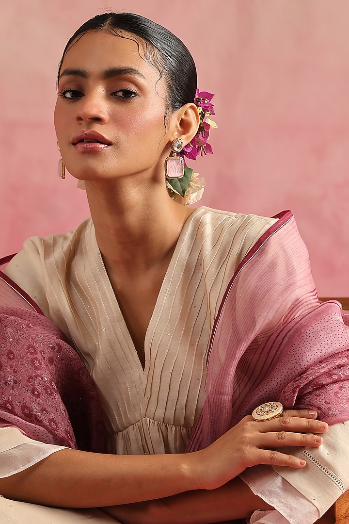 Off-White Chanderi Silk Kurta Set by Weaverstory at Pernia's Pop Up Shop