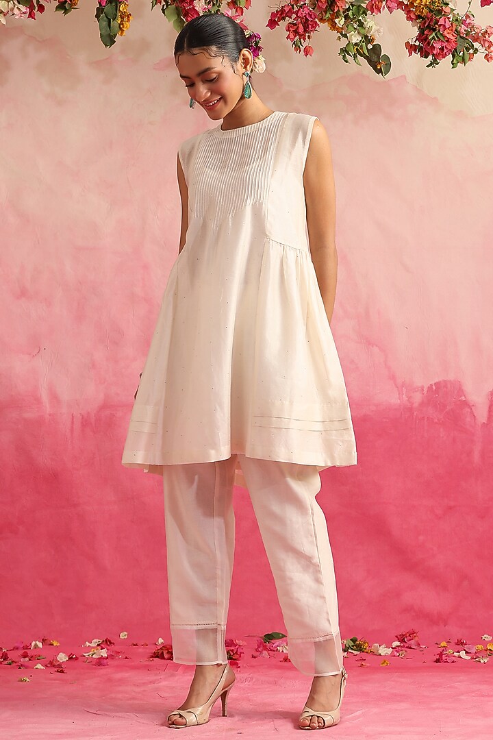 White Chanderi Silk Kurta Set by Weaverstory at Pernia's Pop Up Shop