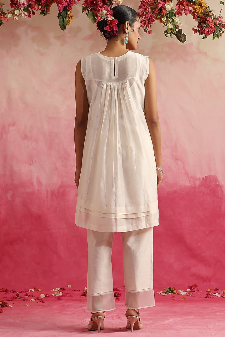White Chanderi Silk Kurta Set by Weaverstory at Pernia's Pop Up Shop
