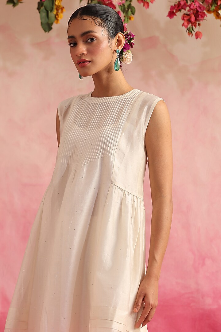 White Chanderi Silk Kurta Set by Weaverstory at Pernia's Pop Up Shop