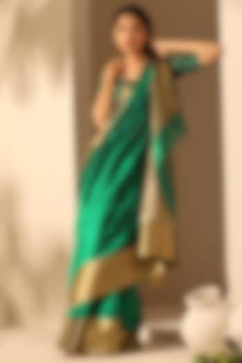 Dark Green Chanderi Silk Handloom Festive Saree Set by Weaverstory at Pernia's Pop Up Shop