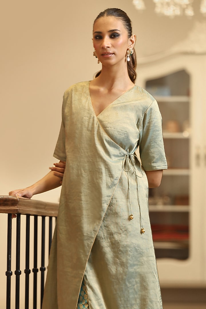 Green Handloom Tissue Brocade Kurta Set by Weaverstory at Pernia's Pop Up Shop
