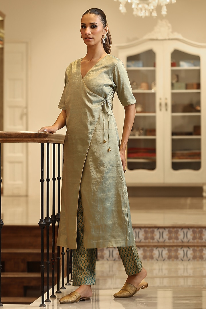 Green Handloom Tissue Brocade Kurta Set by Weaverstory at Pernia's Pop Up Shop