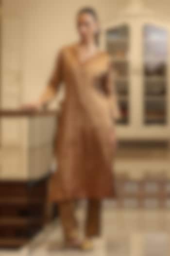 Golden Chanderi Silk Tissue Kurta Set by Weaverstory at Pernia's Pop Up Shop