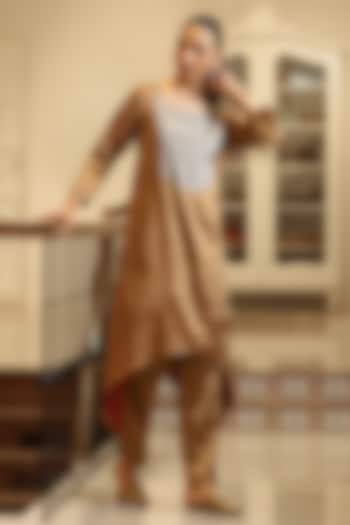 Gold & Silver Handloom Tissue Kurta Set by Weaverstory at Pernia's Pop Up Shop